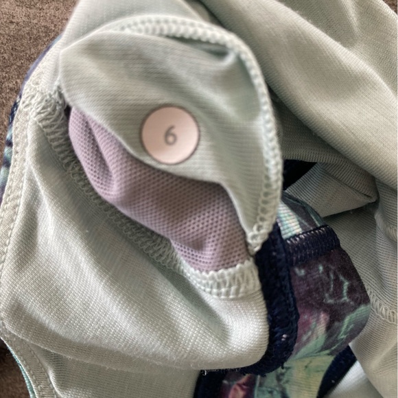 Lululemon 50 Rep Bra - Size 6 - Picture 3 of 4
